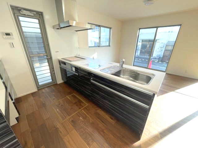 佐伯区千同一丁目　№35273のキッチン|リビング全体を見渡せる
対面式キッチンです。