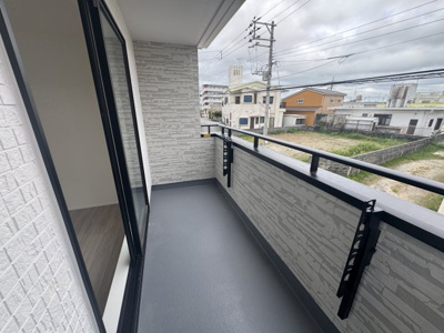 【バルコニー】 | 沖縄市東（全3棟）B号棟 | ※同仕様写真です