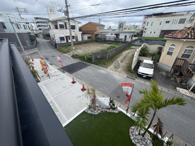 【駐車場】 | 沖縄市東（全3棟）B号棟 | B号棟　並列駐車2台完備♪オシャレな植栽が映えるお庭付き♪