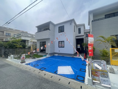 【外観】 | 沖縄市東（全3棟）B号棟 | B号棟　並列駐車2台完備♪オシャレな植栽が映えるお庭付き♪