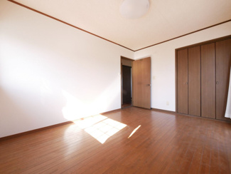 【洋室】 | 笛吹市石和町広瀬　平成7年築中古戸建 敷地101坪 | 2階南側7.2帖洋室