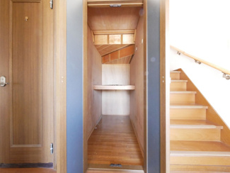 【収納】 | 笛吹市石和町広瀬　平成7年築中古戸建 敷地101坪 | 1階階段下収納