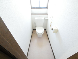 【トイレ】 | 笛吹市石和町広瀬　平成7年築中古戸建 敷地101坪 | 2階トイレ