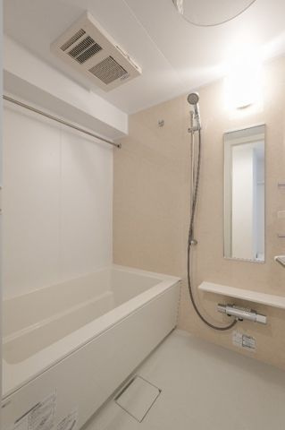 ドゥーエ日暮里Ⅲの浴室