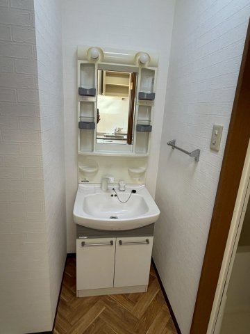 浜松市中央区早出町のアパートの洗面所