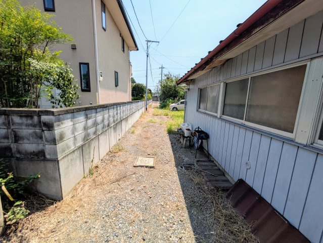 熊谷市妻沼　【土地広々124坪】の前面道路含む現地写真