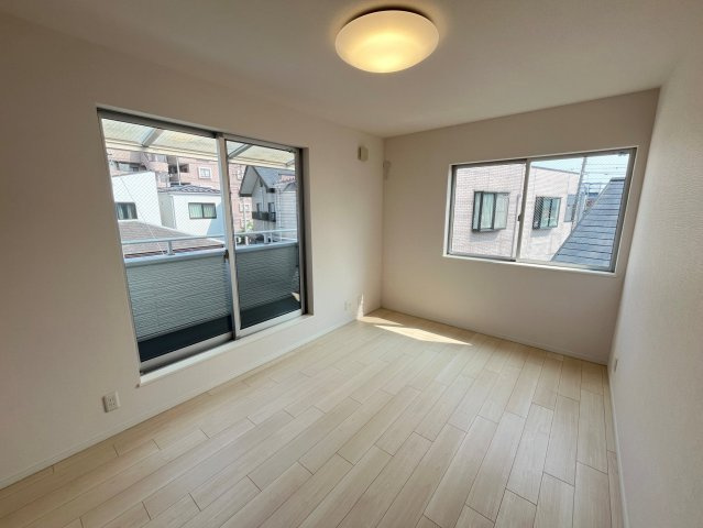 蕨市中央二丁目戸建の洋室