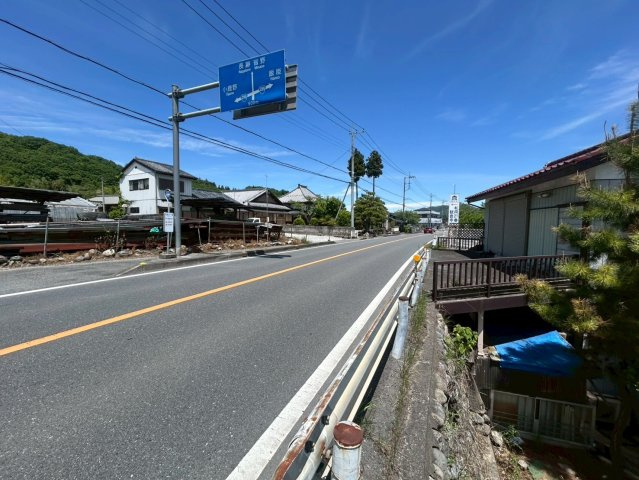秩父市寺尾中古住宅の前面道路含む現地写真