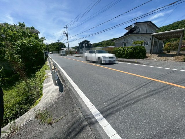 秩父市寺尾中古住宅の前面道路含む現地写真