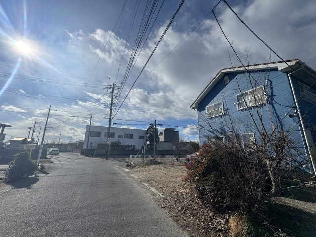 -三丁目不動産-熊谷市久保島の前面道路含む現地写真