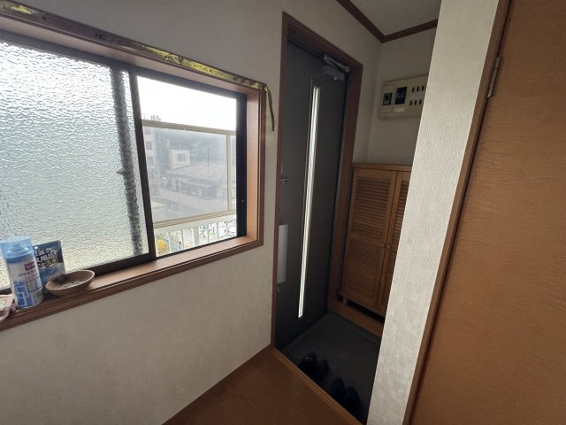 －三丁目不動産ー　秩父市番場町　1.2階RC造　3階木造の玄関