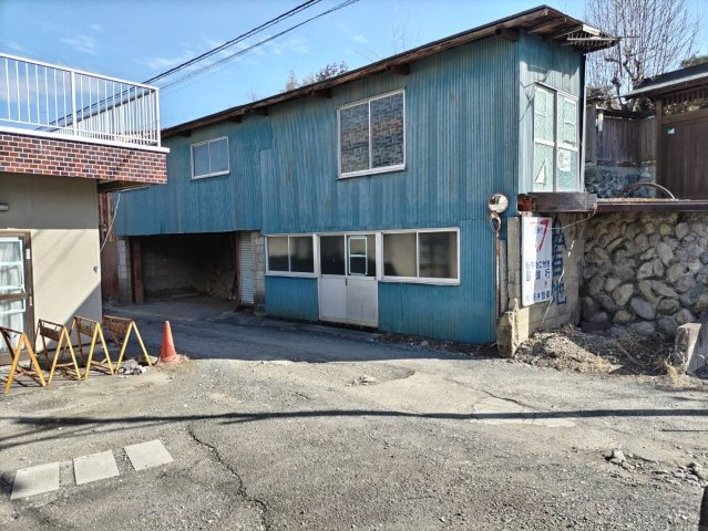 －三丁目不動産ー　秩父市番場町　1.2階RC造　3階木造の前面道路含む現地写真|倉庫