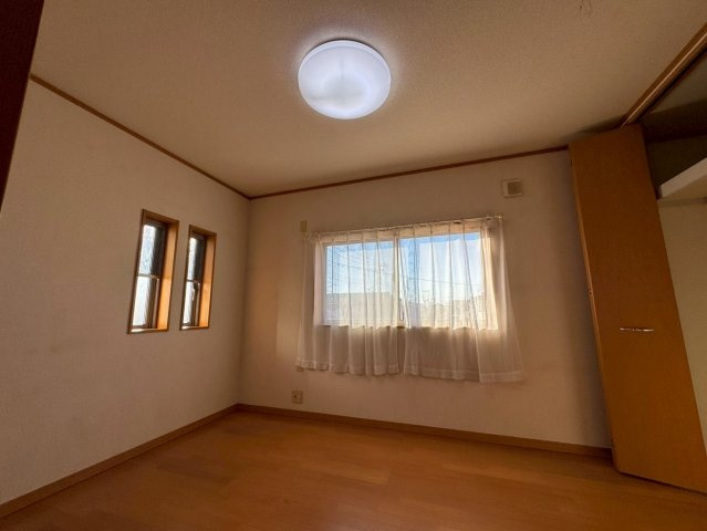 -三丁目不動産-　熊谷市新島　内工事　平成18年駐車3台の洋室