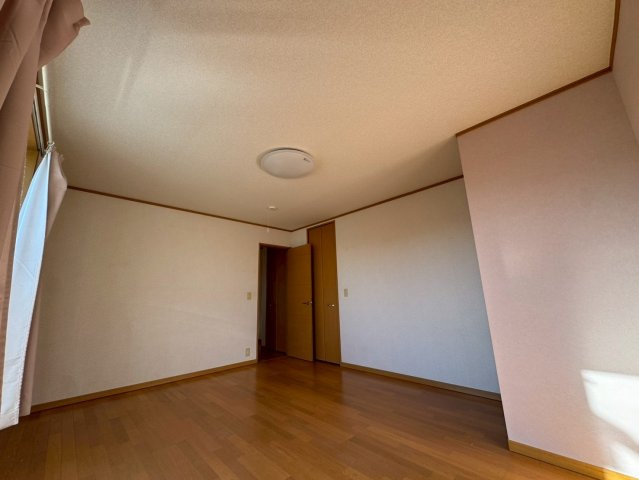 -三丁目不動産-　熊谷市新島　内工事　平成18年駐車3台の洋室