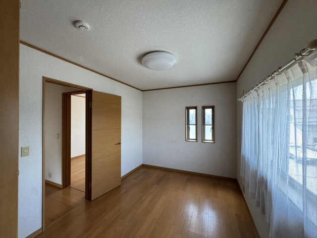 -三丁目不動産-　熊谷市新島　内工事　平成18年駐車3台の洋室