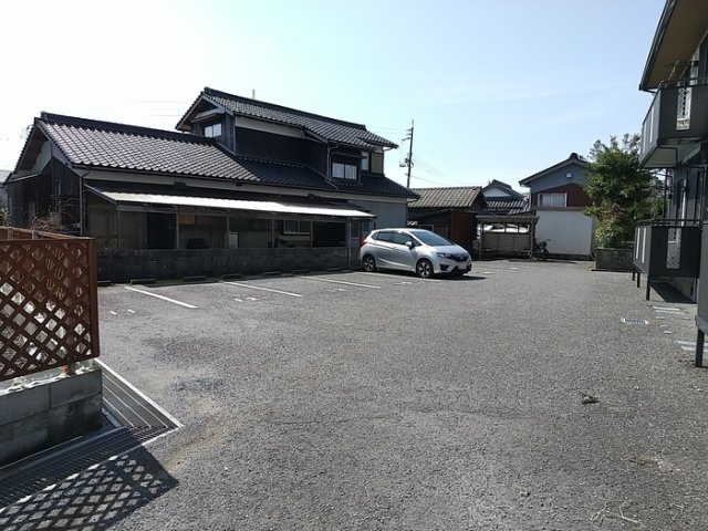 セジュール床波 B棟の駐車場