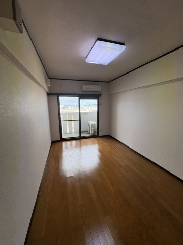 ライオンズマンション皇后崎公園の洋室|明るい洋室です