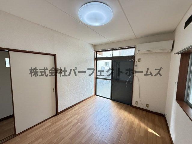 清水町戸建　賃貸の洋室|明るい洋室です