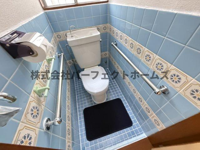 清水町戸建　賃貸のトイレ|落ち着いたトイレです