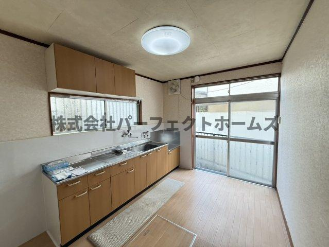 清水町戸建　賃貸のキッチン|キッチンでお料理をお楽しみください