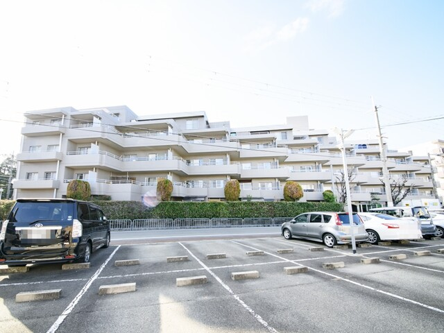 グリーンパレス豊中の駐車場