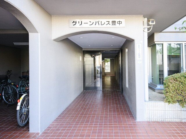 グリーンパレス豊中のエントランス