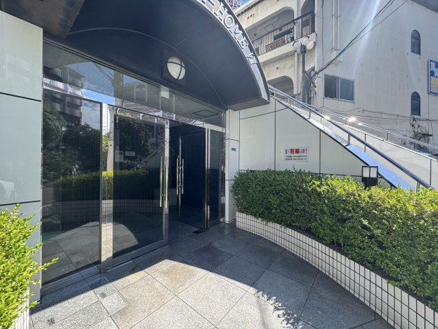 ミタカホーム8番のエントランス