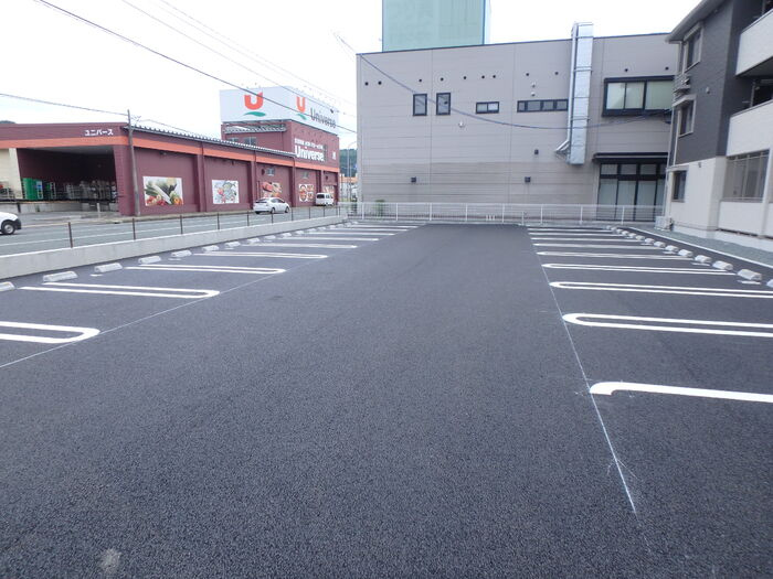 プラネージュⅡの駐車場