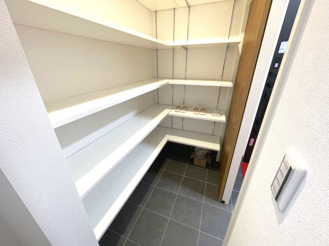 佐伯区千同一丁目　№35274の収納|シューズインクローク付き