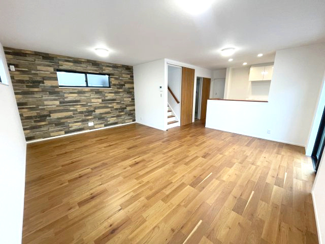 佐伯区千同一丁目　№35274の居間・リビング|ＬＤＫ20帖
広いので家族が自然と
集まる憩いの場所になります。