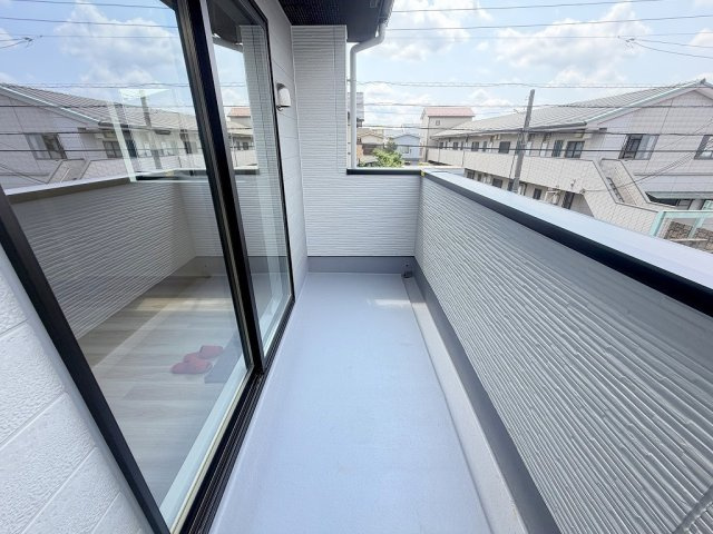 三郷市戸ケ崎1丁目　新築戸建　全4棟　2号棟のバルコニー|南西向きバルコニーにて陽当り良好