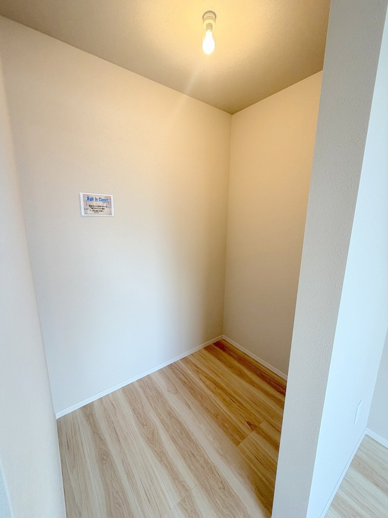 三郷市戸ケ崎1丁目　新築戸建　全4棟　2号棟の収納|季節物の大物家電の収納にも便利なウォークインクローゼット