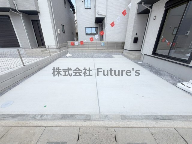 三郷市戸ケ崎1丁目　新築戸建　全4棟　2号棟の駐車場|カースペース並列2台駐車可能