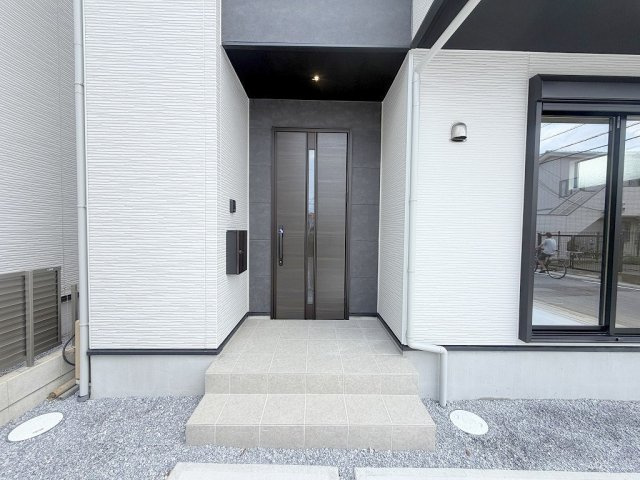 三郷市戸ケ崎1丁目　新築戸建　全4棟　2号棟のエントランス|玄関アプローチです
