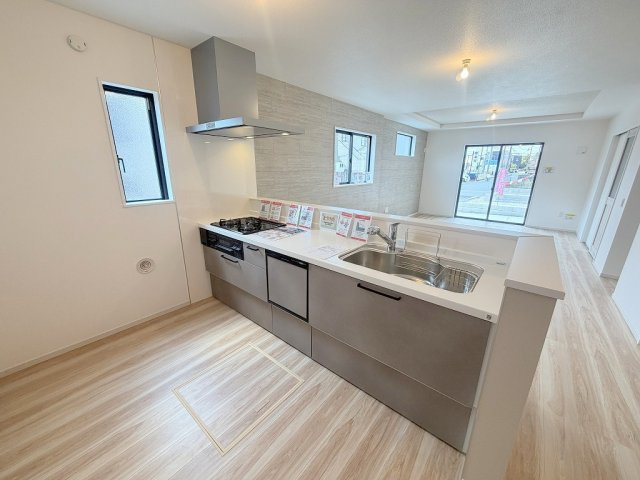 三郷市戸ケ崎1丁目　新築戸建　全4棟　2号棟のキッチン|食洗機付きシステムキッチンでお料理も楽しめます