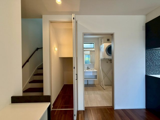 高知市一ツ橋町　新築一戸建ての収納|掃除用具や日用品のストックなどをしまっておける便利なスペース。