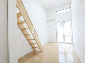 【居間・リビング】 | ロフティ向ヶ丘遊園 | 洋室のお部屋です。