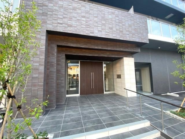 セブンリリー矢巾のエントランス