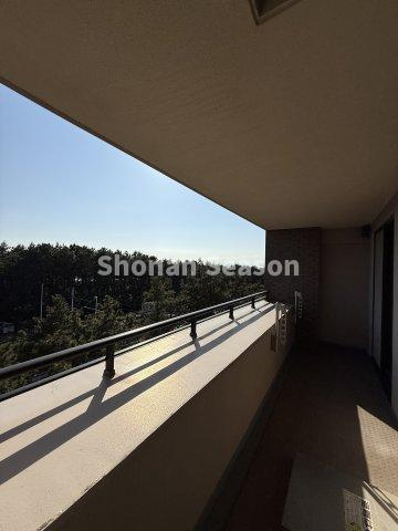 【バルコニー】 | 湘南海まですぐ！R134号線にも近く、お車移動も楽々です♪