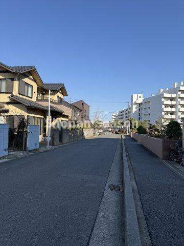 【周辺】 | 小・中学校近く、お買い物便良好な平坦地にございます。