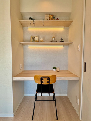 【洋室】 | ゼファー中十条アクタージュ | 机・椅子です