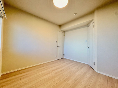 【洋室】 | ゼファー中十条アクタージュ | 個人の部屋や寝室として使える洋室です