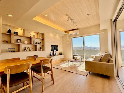 【居間・リビング】 | ゼファー中十条アクタージュ | ゆったり過ごせる居間です