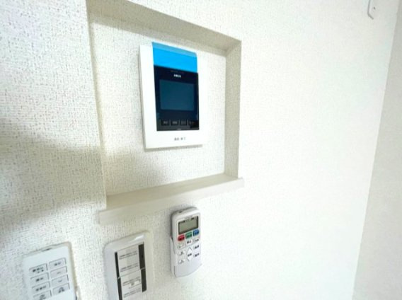 フルラージュのセキュリティ|同建物反転タイプの室内写真を表示しています。