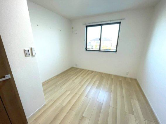 フルラージュの洋室|同建物反転タイプの室内写真を表示しています。