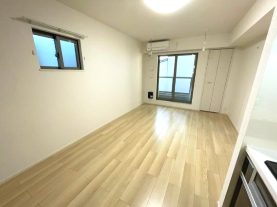 フルラージュの居間・リビング|同建物反転タイプの室内写真を表示しています。