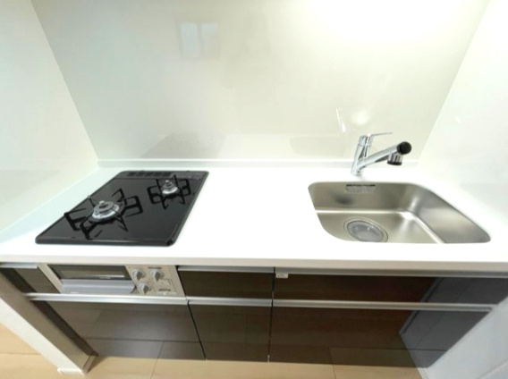 フルラージュのキッチン|同建物反転タイプの室内写真を表示しています。