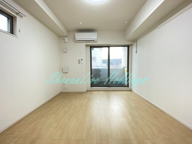 藤沢市高倉のアパートの居間・リビング