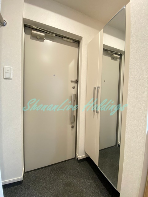 藤沢市高倉のアパートの玄関