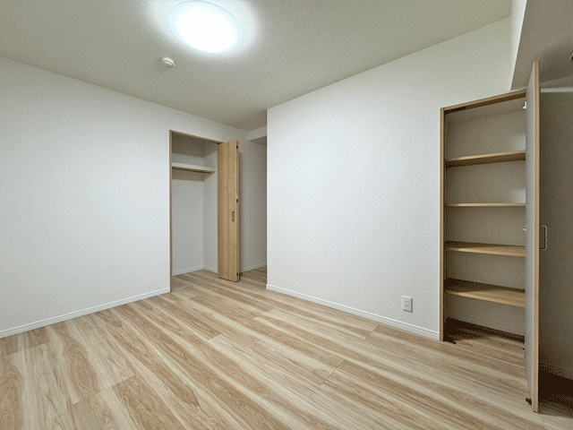 ナイスアーバン鶴ケ谷ヒルズの洋室